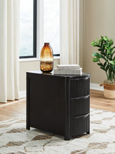 Load image into Gallery viewer, Camdill Chairside End Table
