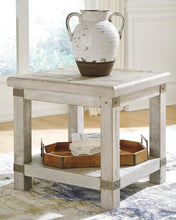 Load image into Gallery viewer, Carynhurst Table Set