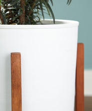 Load image into Gallery viewer, Dorcey - Planter Set (Set of 2) - White / Brown
