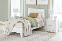 Load image into Gallery viewer, Hallityn - Panel Platform Bed
