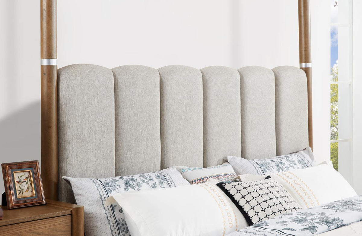 B095 - Canopy Bed
