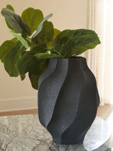 Load image into Gallery viewer, Judworth - Vase