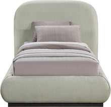 Load image into Gallery viewer, Vaughn - Chenille Bed With Black Base