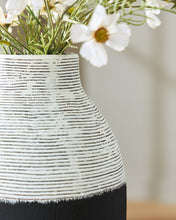 Load image into Gallery viewer, Girtha - Vase
