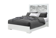 Load image into Gallery viewer, Naomi - Full Bed With LED - Silver