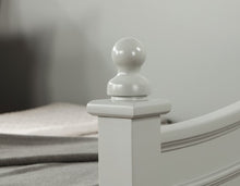 Load image into Gallery viewer, Lycoris Daybed