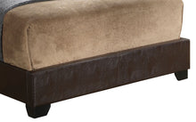 Load image into Gallery viewer, Elegant Platform Bed For Relaxed Spaces