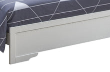 Load image into Gallery viewer, Chic Elegantly Designed Transitional Bed