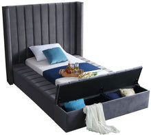 Load image into Gallery viewer, Kiki - Bed