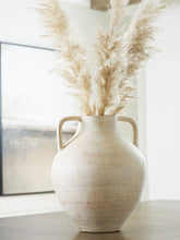 Load image into Gallery viewer, Justy - Vase