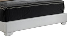 Load image into Gallery viewer, Elegant Platform Bed For Relaxed Spaces