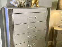 Load image into Gallery viewer, Logan - Chest - Silver