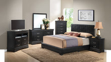 Load image into Gallery viewer, Elegant Platform Bed For Relaxed Spaces