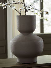 Load image into Gallery viewer, Dalsen - Vase

