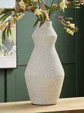 Load image into Gallery viewer, Dawthorne - Vase
