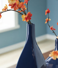 Load image into Gallery viewer, Abtinson - Vase
