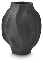Load image into Gallery viewer, Judworth - Vase
