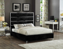 Load image into Gallery viewer, Zuma - Bed
