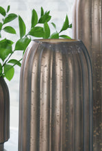 Load image into Gallery viewer, Briarcott - Vase
