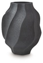 Load image into Gallery viewer, Judworth - Vase
