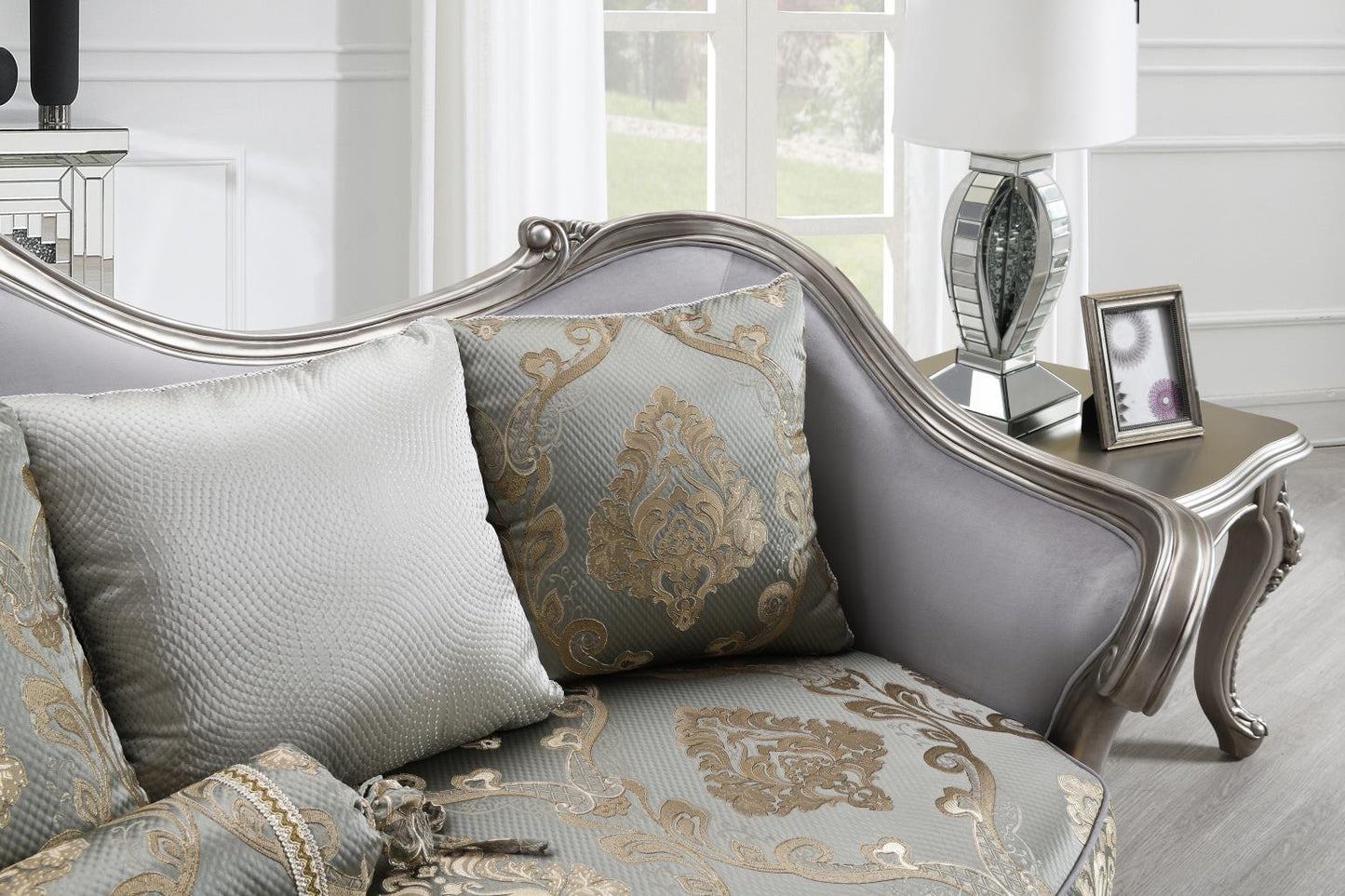 U198 - Living Room Set