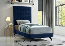 Load image into Gallery viewer, Elly - Bed
