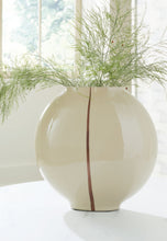 Load image into Gallery viewer, Sheabourne - Vase
