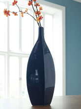 Load image into Gallery viewer, Abtinson - Vase
