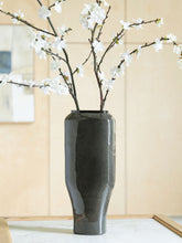 Load image into Gallery viewer, Kierlain - Vase
