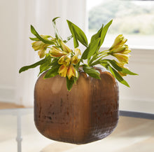 Load image into Gallery viewer, Capard - Vase
