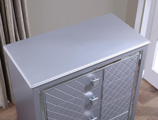 B048 - Chest - Shimmer Silver
