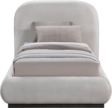 Load image into Gallery viewer, Vaughn - Chenille Bed With Black Base
