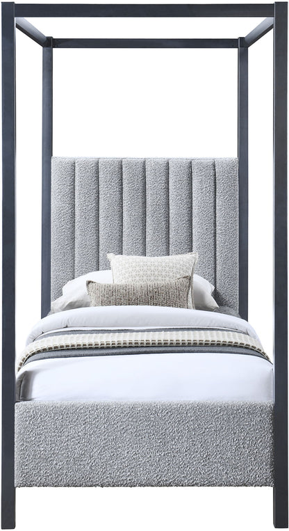 Kelly - Bed