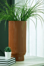 Load image into Gallery viewer, Avalyah - Vase
