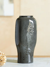 Load image into Gallery viewer, Kierlain - Vase
