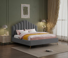 Load image into Gallery viewer, Lily - Bed
