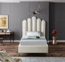 Load image into Gallery viewer, Lily - Bed
