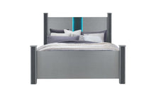 Load image into Gallery viewer, Logan - 5 Piece King Bedroom Set With LED And Speakers - Silver
