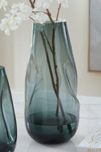 Load image into Gallery viewer, Beamund - Vase - 13"
