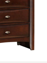 Load image into Gallery viewer, Ireland - Elegant Design Chest

