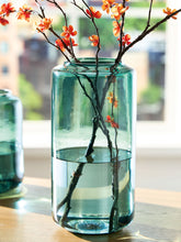 Load image into Gallery viewer, Inisland - Vase
