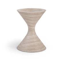 Load image into Gallery viewer, Vessa - Indoor / Outdoor Concrete Planter
