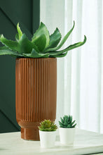 Load image into Gallery viewer, Avalyah - Vase

