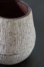 Load image into Gallery viewer, Claymount - Vase
