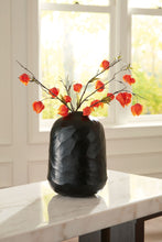 Load image into Gallery viewer, Ryanford - Vase
