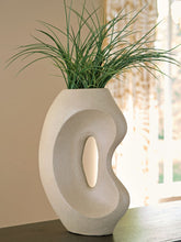 Load image into Gallery viewer, Odion - Vase
