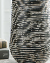 Load image into Gallery viewer, Fynn - Vase
