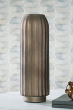 Load image into Gallery viewer, Briarcott - Vase
