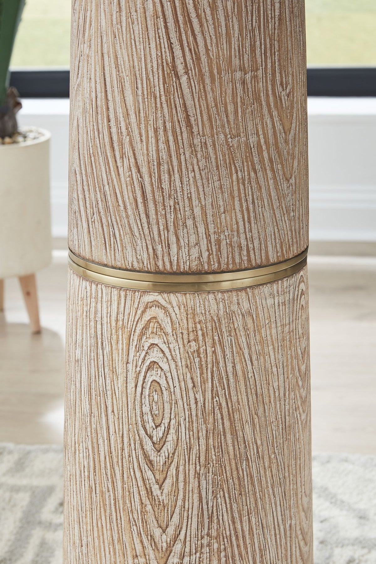 Gasparleigh - Poly Floor Lamp - Brown / Gold Finish