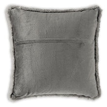 Load image into Gallery viewer, Gariland Pillow (Set of 4)
